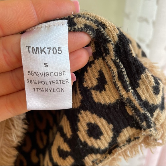 THML Colorblock Cheetah Fringe Neckline & Hem Sweater - Picture 5 of 6